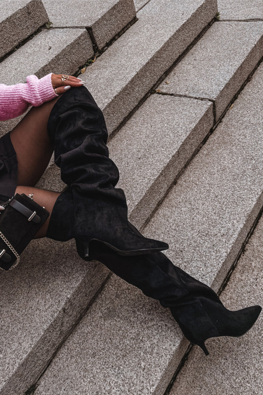 Iespraužami sieviešu augstie zābaki ar plāniem papēžiem melnā krāsā Ysolienne Iespraužami sieviešu augstie zābaki ar plāniem papēžiem melnā krāsā Ysolienne