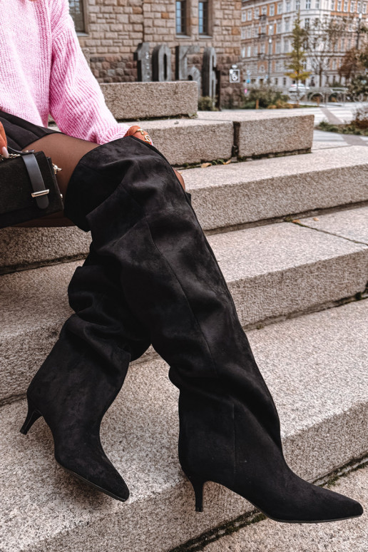 Iespraužami sieviešu augstie zābaki ar plāniem papēžiem melnā krāsā Ysolienne Iespraužami sieviešu augstie zābaki ar plāniem papēžiem melnā krāsā Ysolienne