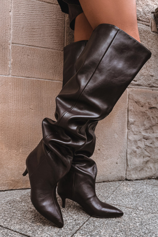 Iespraužami sieviešu augstie zābaki ar plāniem papēžiem šokolādes krāsā Ysolienne