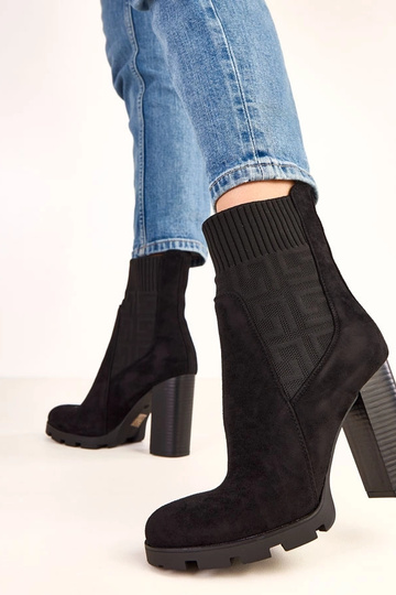 Melnas zābaki uz bieza... 2