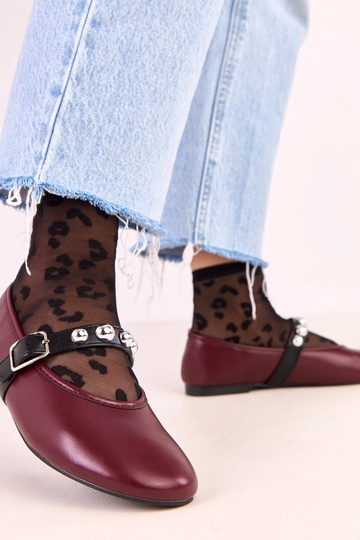 Tumši sarkanu krāsu Faira...