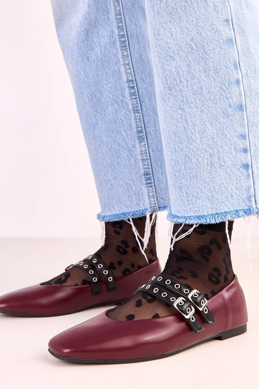 Tumši sarkanu krāsu Alfira balerīnas... Tumši sarkanu krāsu Alfira balerīnas...