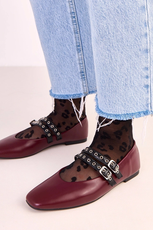 Tumši sarkanu krāsu Alfira balerīnas... Tumši sarkanu krāsu Alfira balerīnas...