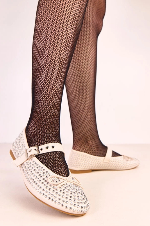 Smilšu krāsas balerīnas rotātas ar...