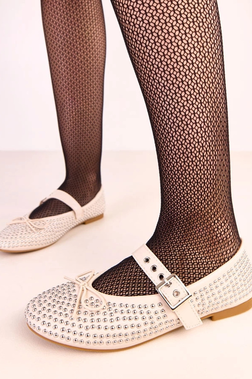 Smilšu krāsas balerīnas rotātas ar...