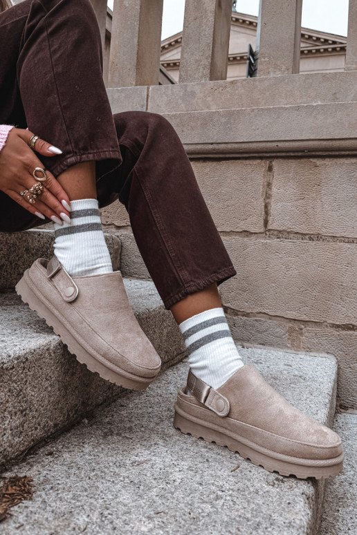 Sieviešu siltās čības ar kažoku iekšpusē un platformu smilšu krāsā Azida