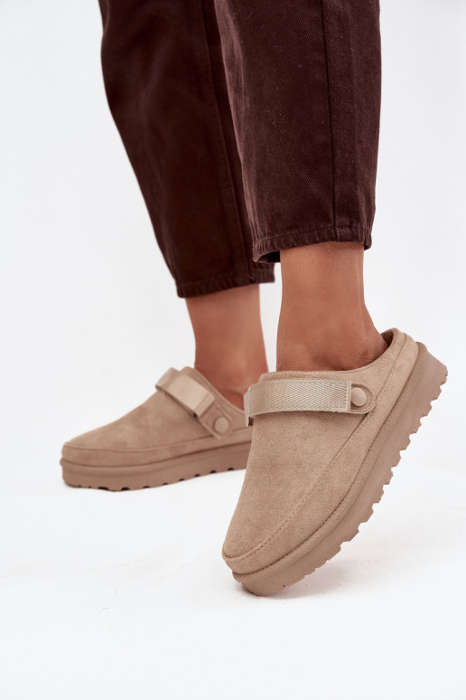 Sieviešu siltās čības ar kažoku iekšpusē un platformu smilšu krāsā Azida