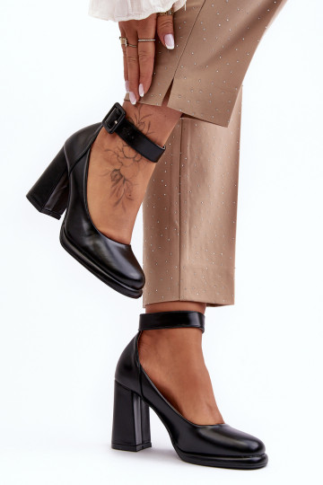 Kurpes ar papēdi ar sprādzēm melnas krāsas Idovana