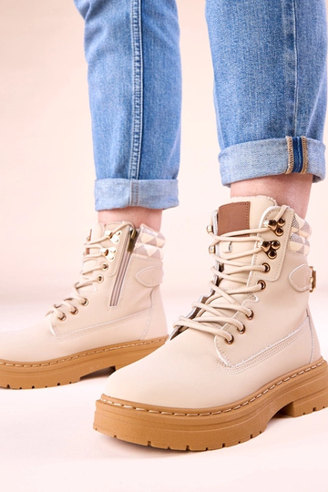 Smilšu krāsas siltie zābaki...