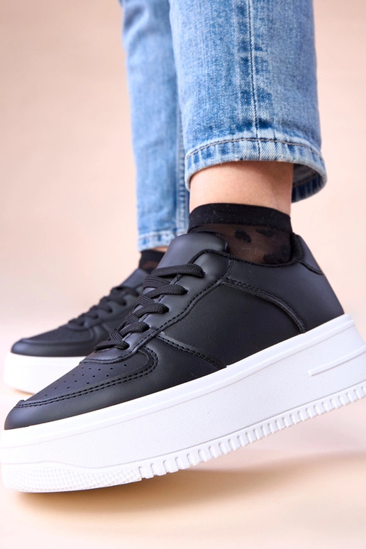 Melnas sporta kurpes uz platformas Avita