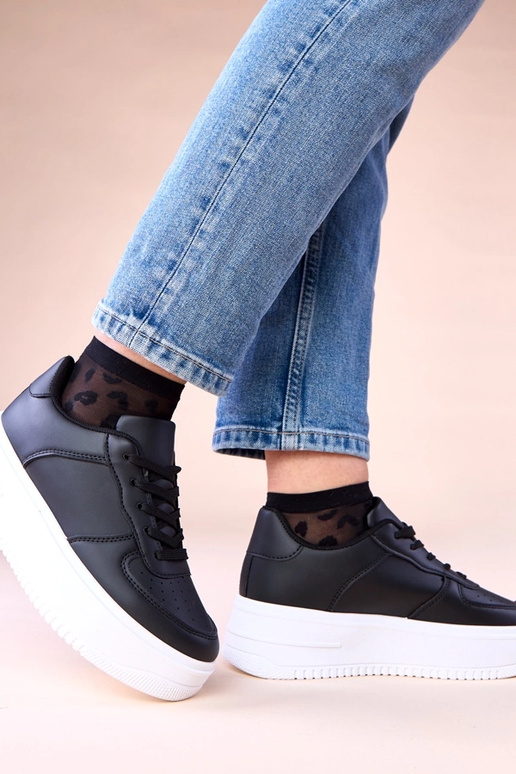 Melnas sporta kurpes uz platformas Avita