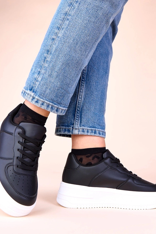 Melnas sporta kurpes uz platformas Avita