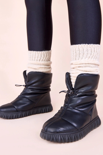 Melnas sniega zābaki no...