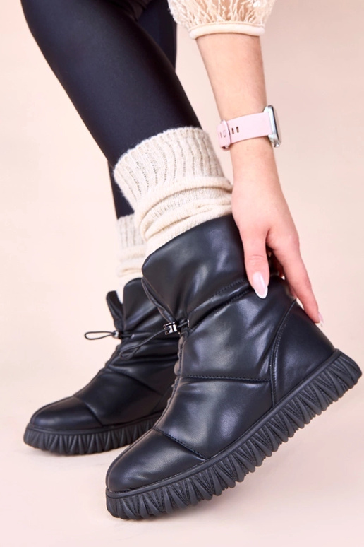 Melnas sniega zābaki no dabīgās ādas...