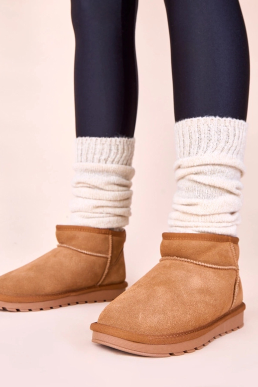 Brūni siltie sniega zābaki no dabīgā...