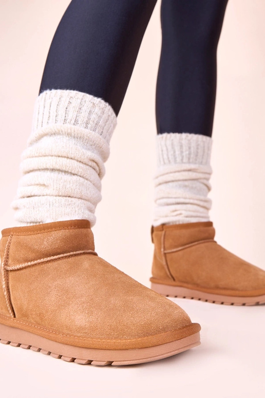 Brūni siltie sniega zābaki no dabīgā...