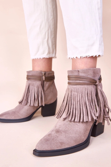 Tumši smilšu krāsas zābaki...