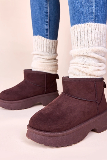 Brūnas siltinātas sniega...