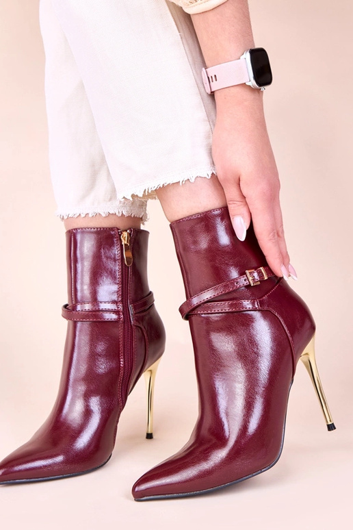 Ceriņu krāsas aulinītes uz zelta...