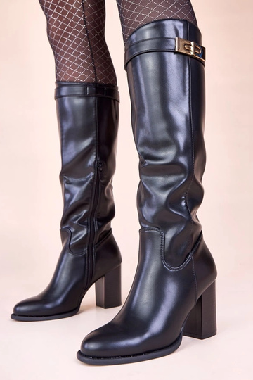 Melni ilgaaulie kurpes uz...