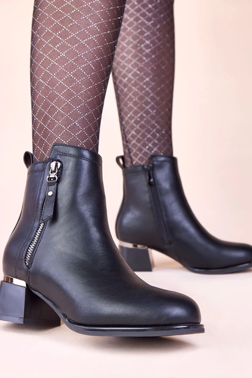 Melnas masīvas zābaki ar... 2