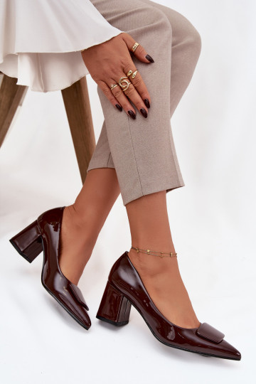 Laque Kurpes ar papēdi ar ornamentiem CzekoladoIne Isoline