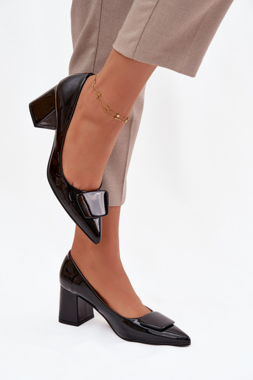 Laque Kurpes ar papēdi ar ornamentiem melnas krāsas Isoline