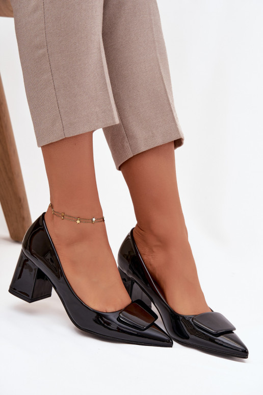 Laque Kurpes ar papēdi ar ornamentiem melnas krāsas Isoline