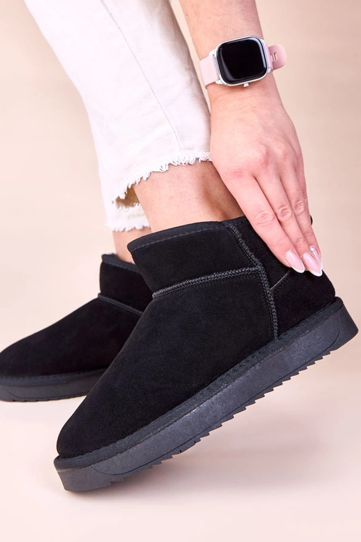 Melnas sniega zābaki no dabīgā zamša...