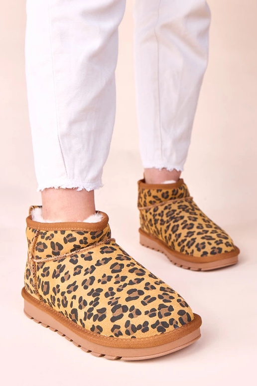 Leoparda raksta sniega zābaki no...