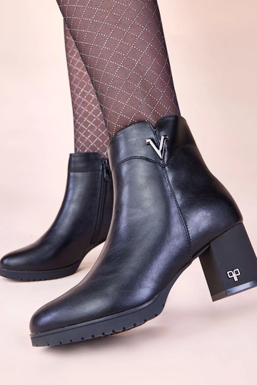 Melni zābaki uz papēža ar... 2