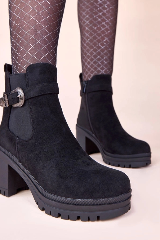 Melni zābaki uz papēža ar dekoratīvu...