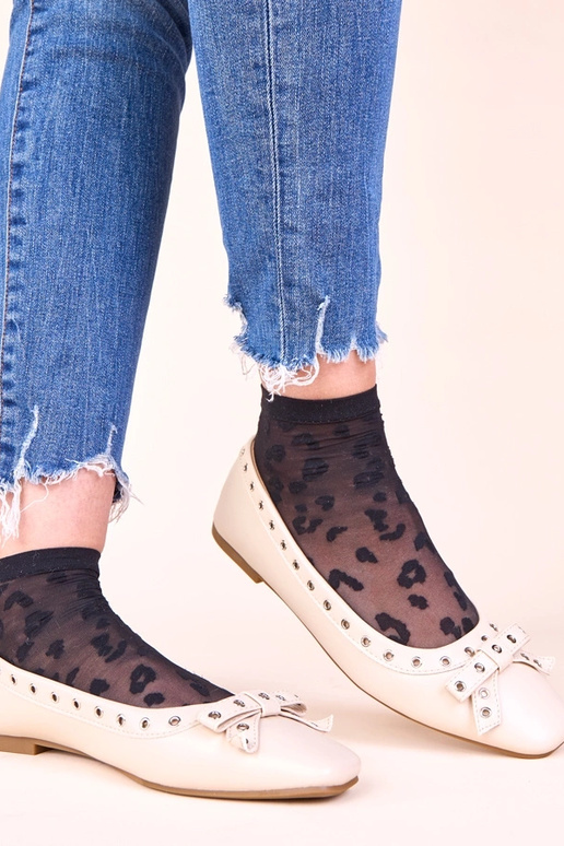 Smilšu krāsas balerīni ar dekoratīvām...