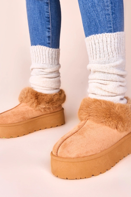 Brūni sniega zābaki ar kažokādu Deesi