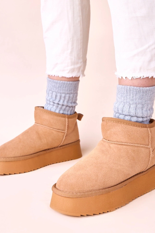 Brūni sniega zābaki no dabīgā zamša...