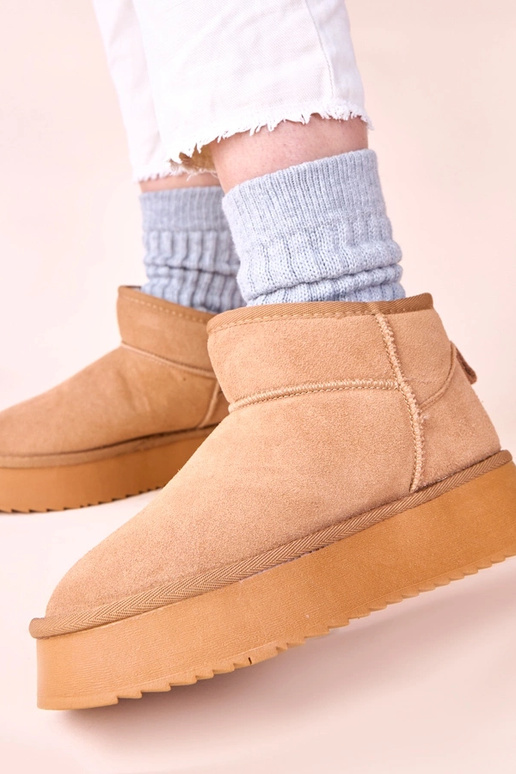 Brūni sniega zābaki no dabīgā zamša...