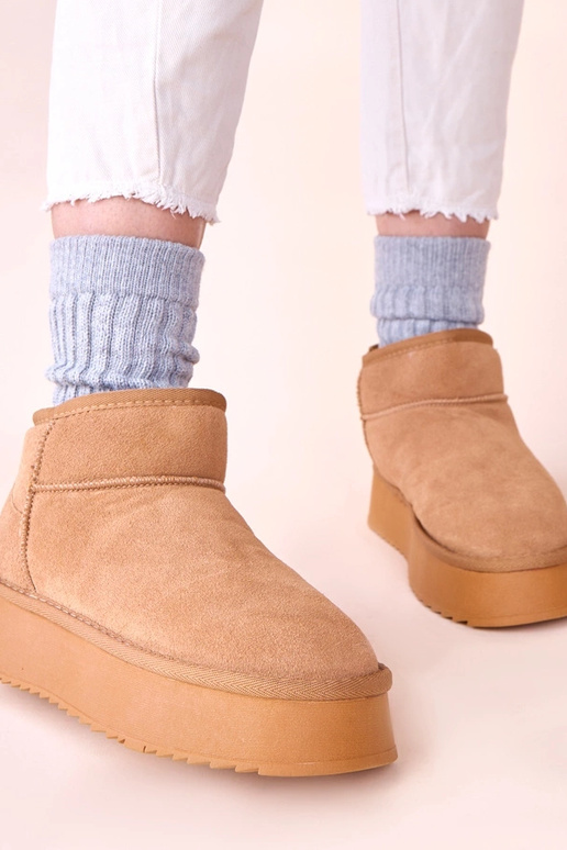 Brūni sniega zābaki no dabīgā zamša...