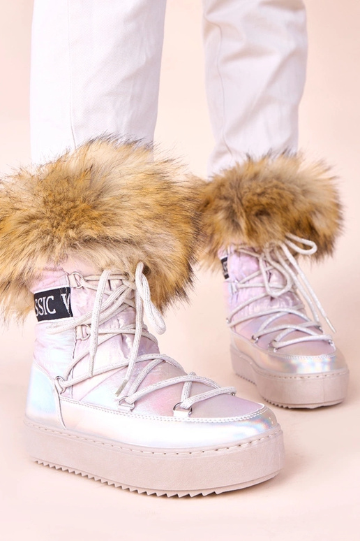 Sudrāzti sniega zābaki ar rozā...