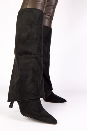 Melni garie zābaki uz...