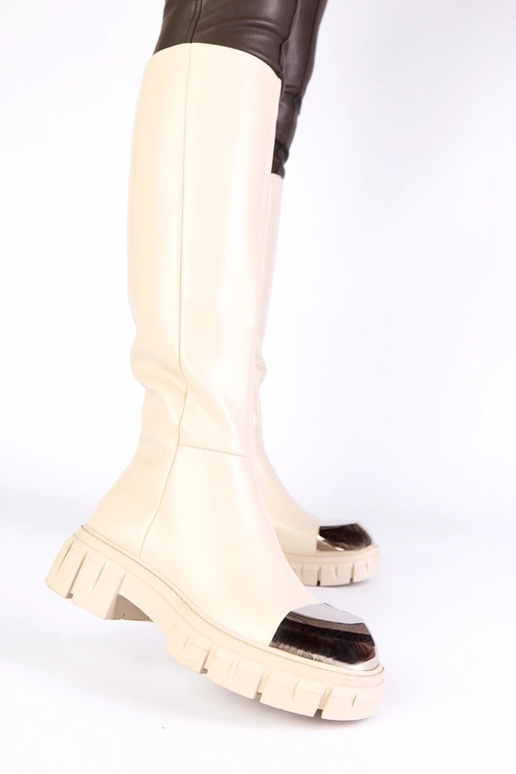 Smilšu krāsas garie zābaki ar zelta...