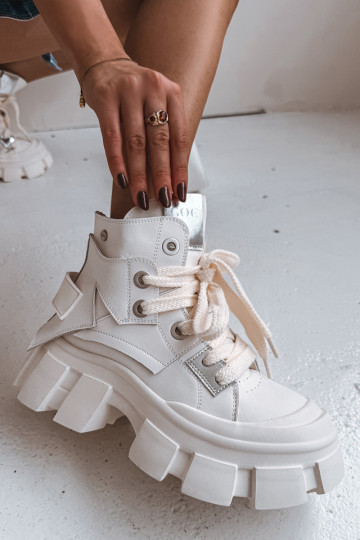 Ādas siltināti sporta stila zābaciņi GOE SS2N4055 baltā krāsā