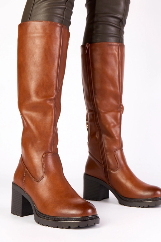 Brūni vintage stila garie zābaki uz...