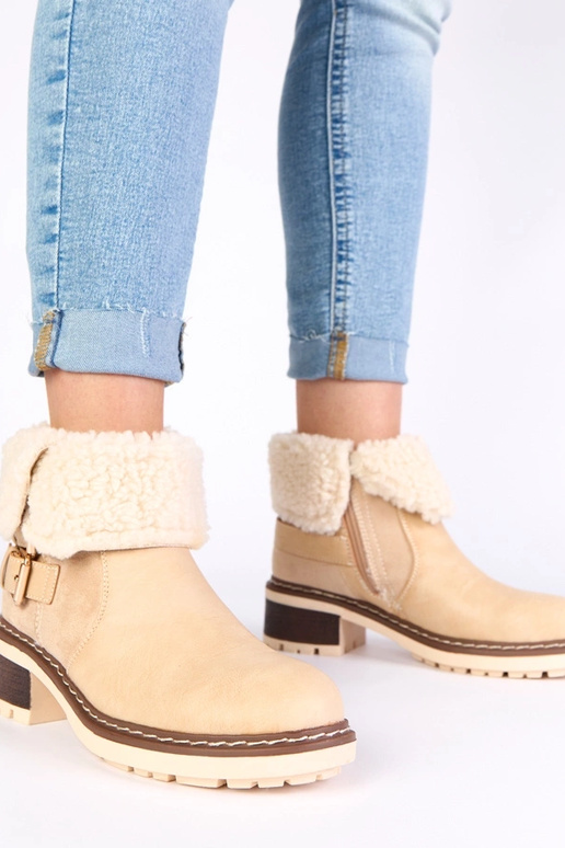 Smilšu krāsas zābaki uz papēža ar...