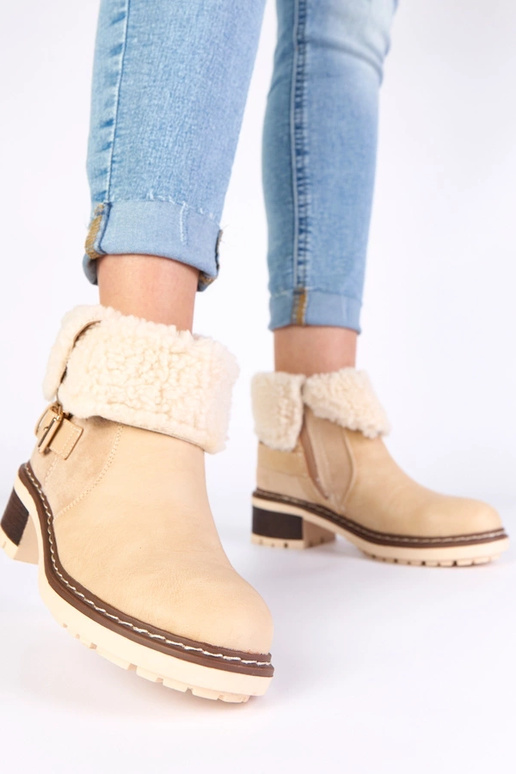 Smilšu krāsas zābaki uz papēža ar...