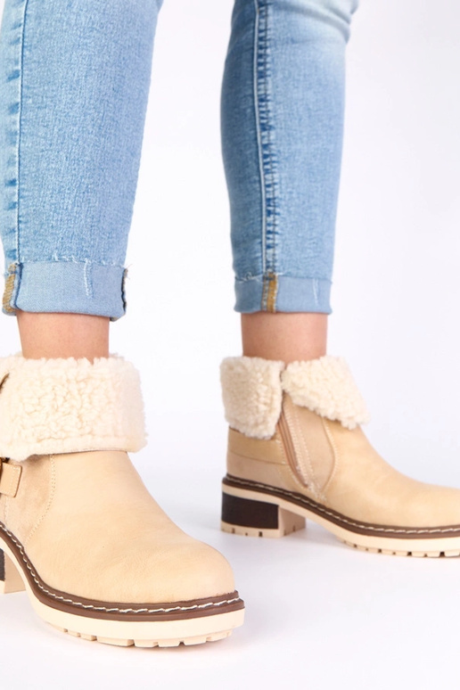 Smilšu krāsas zābaki uz papēža ar...