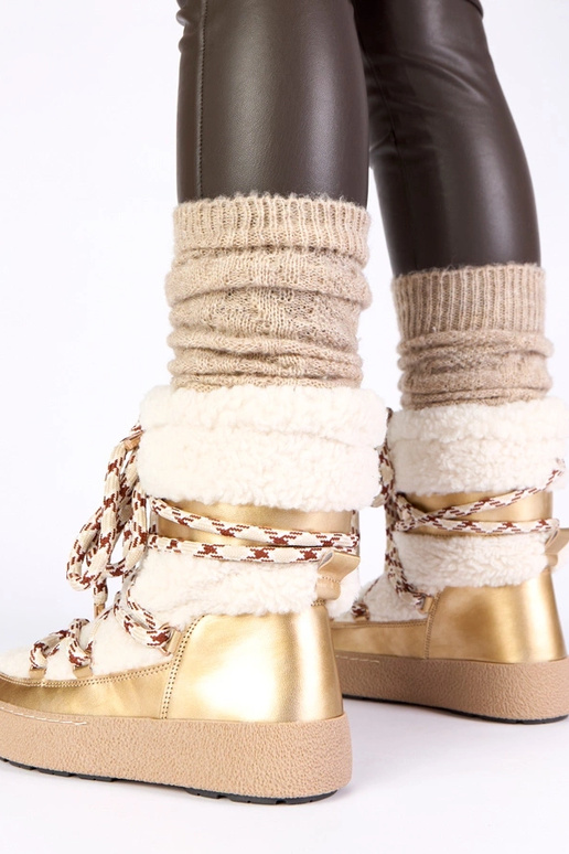 Zeltaini silti aukstie sniega zābaki...