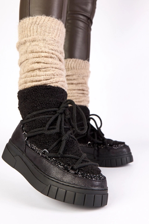 Melnā krāsā silti sniega zābaki ar...