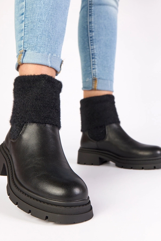 Melnā krāsā zābaciņi ar elastīgu...