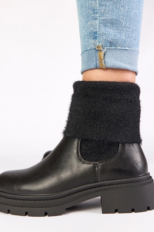 Melnā krāsā zābaciņi ar elastīgu...