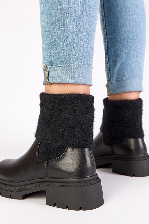 Melnā krāsā zābaciņi ar elastīgu...